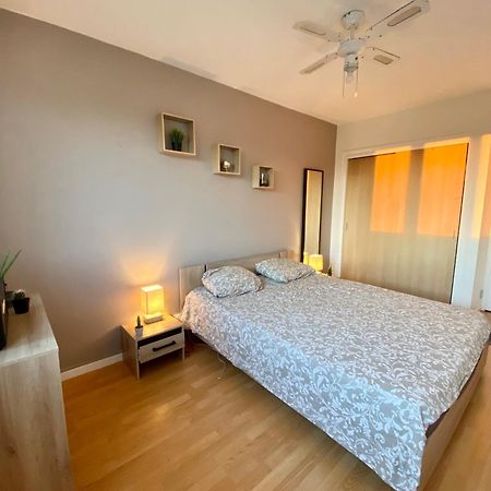Apartamento Le Paisible Décines-Charpieu Exterior foto